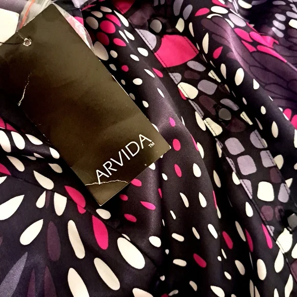 Polyester patterned button down blouse - Picture 4 of 6